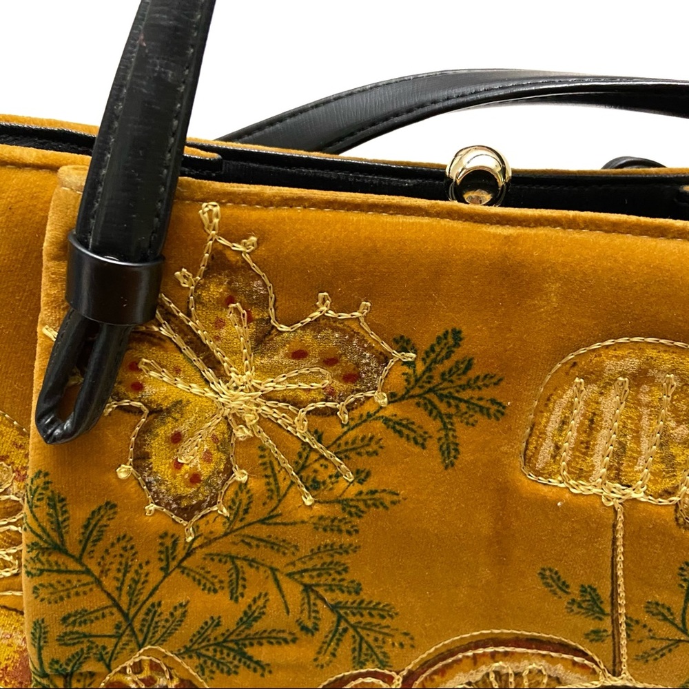 Vintage Velvet Mushroom Embroidered Purse - Picture 4 of 14